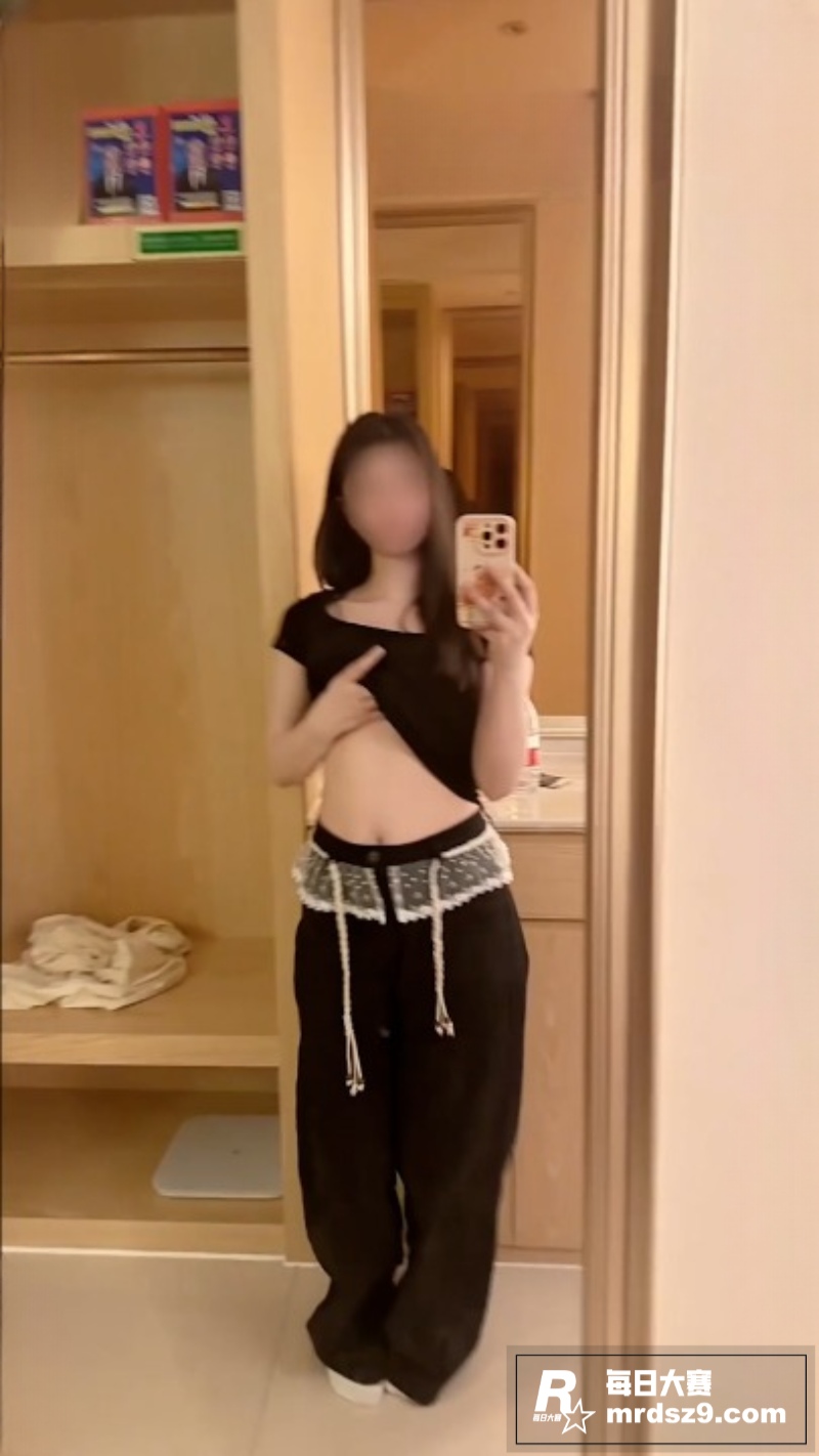 推特骚舞福利姬 以安相关图片1