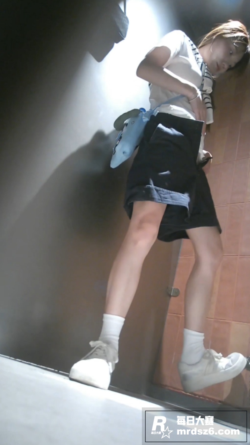 精选厕拍合集 大神女相关图片7