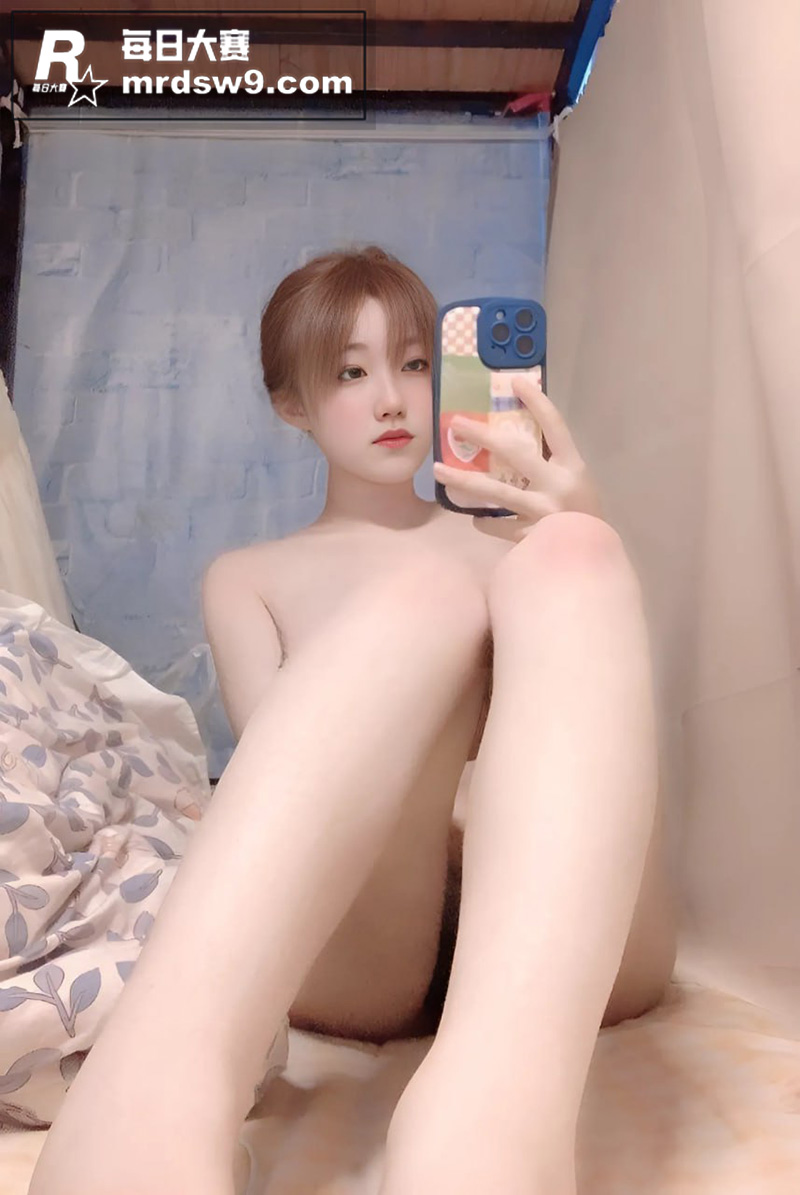 高颜值反差女大学生在相关图片5
