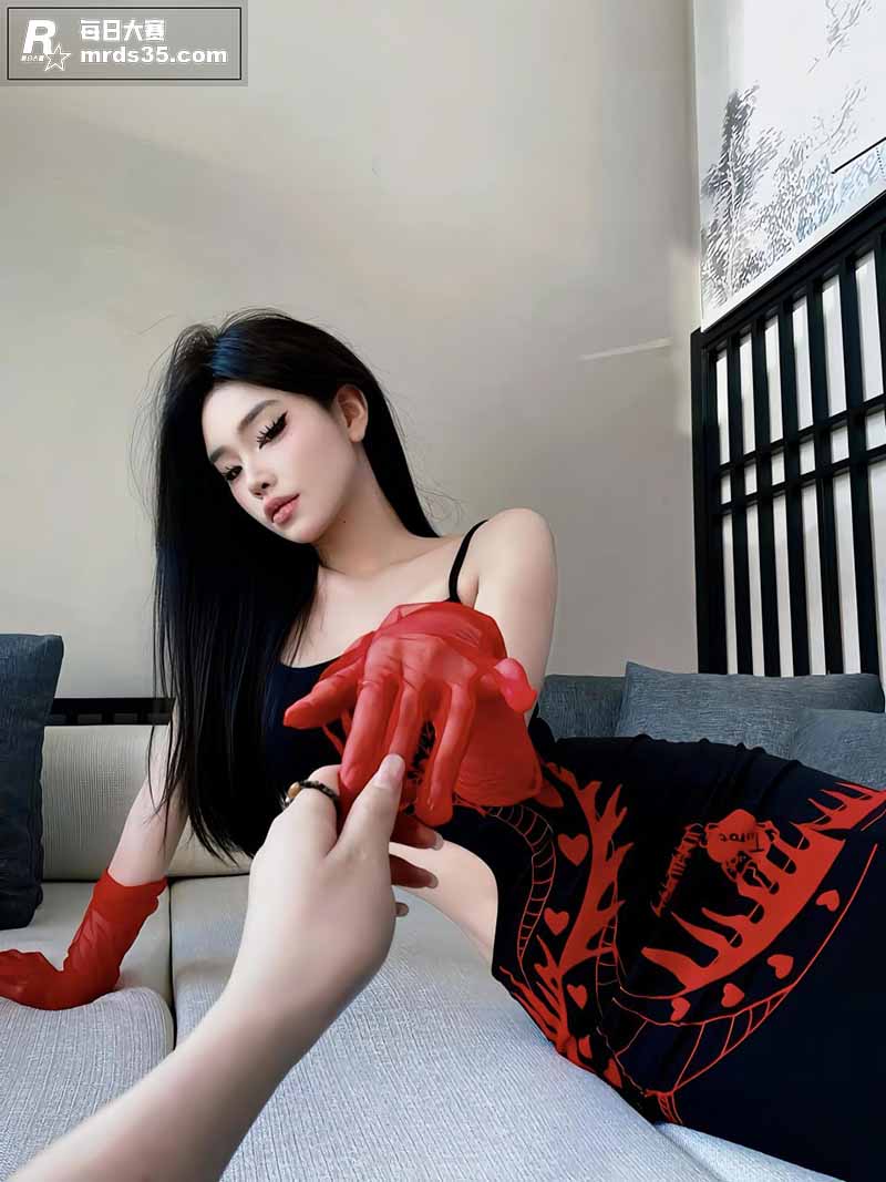 抖音高颜值模特 le相关图片2