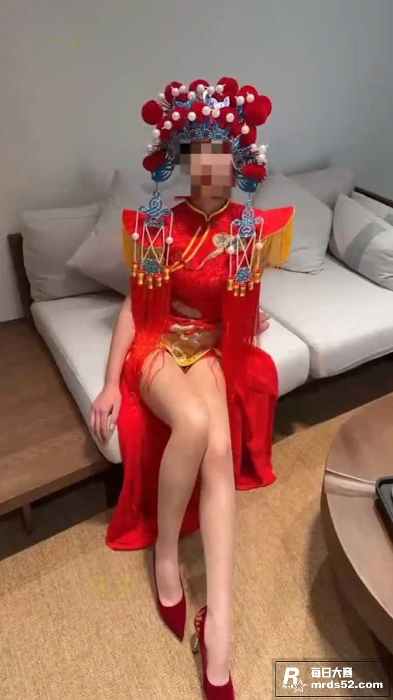 极品美艳嫂子 穿上新相关图片1