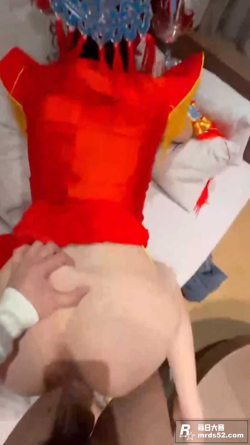 极品美艳嫂子 穿上新相关图片2