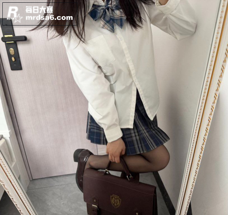 广东极品反差女高中生相关图片1