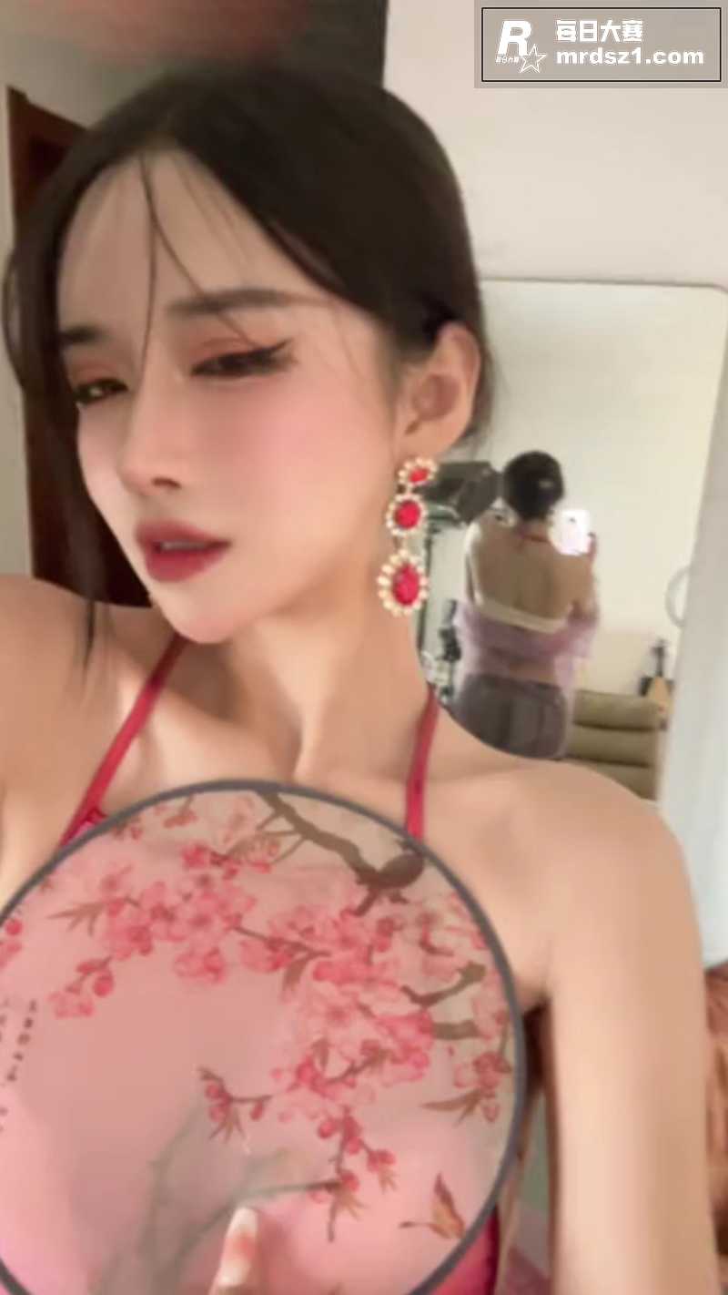 超高颜值网易女神 小相关图片1