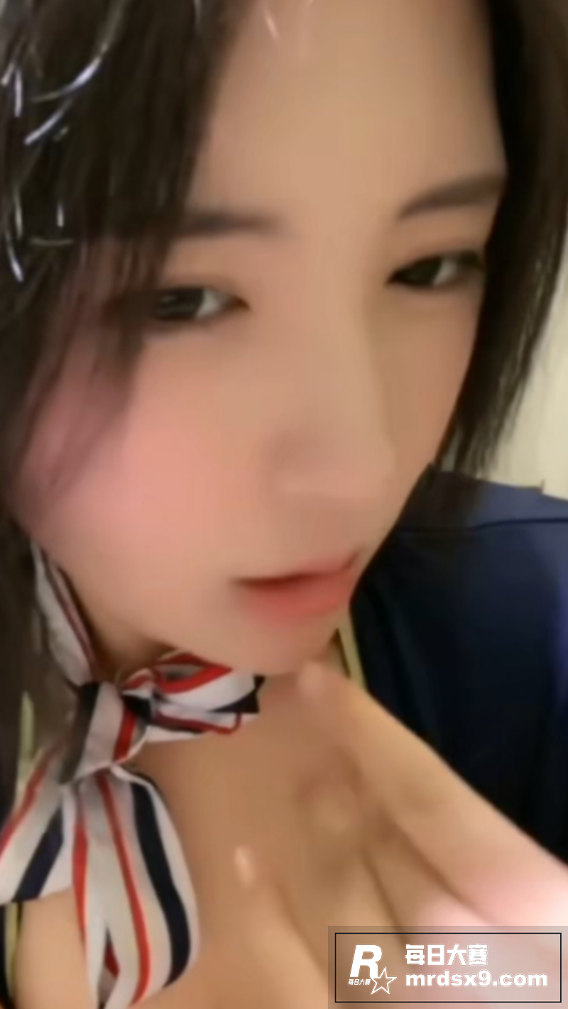 高颜值巨乳美娇娘 温相关图片1