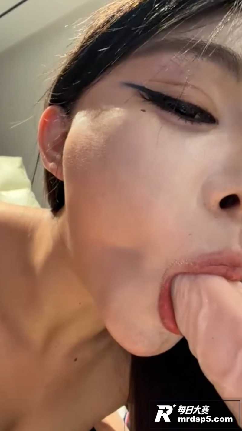ST站高颜值巨乳御姐相关图片1