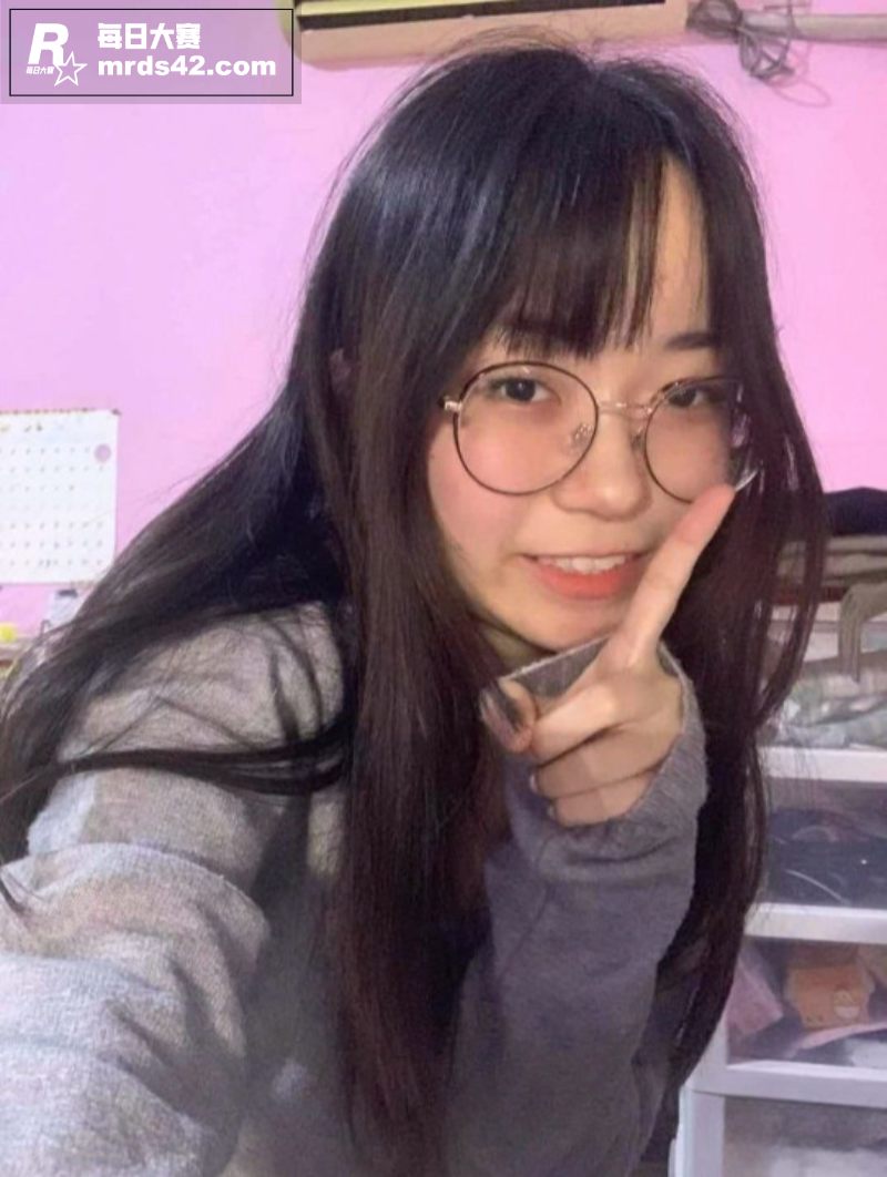 南京师范大学反差眼镜相关图片1