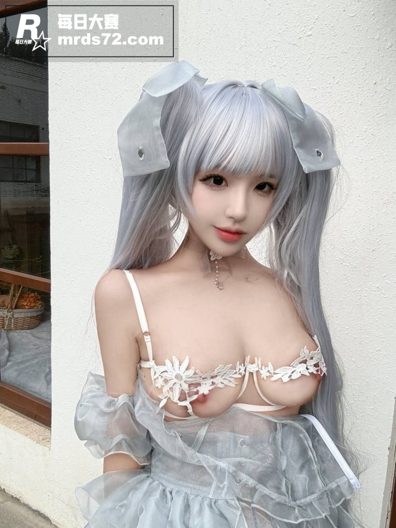 推特在校艺术生巨乳小相关图片14