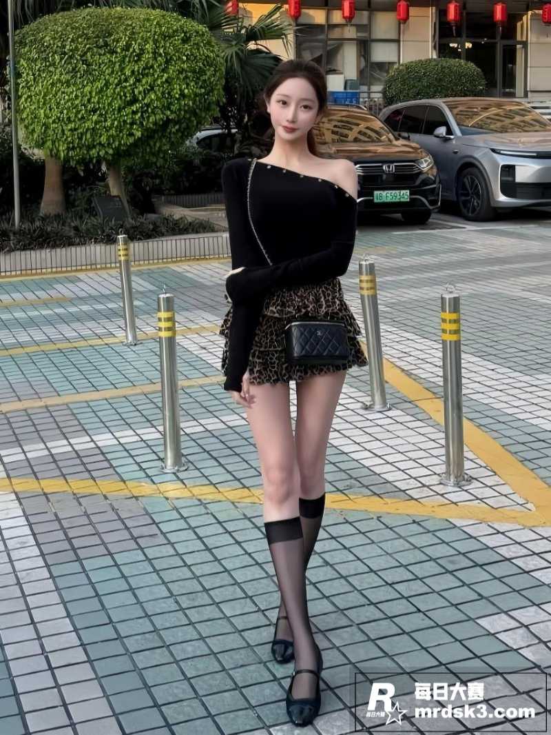 九头身顶级反差御姐 相关图片3