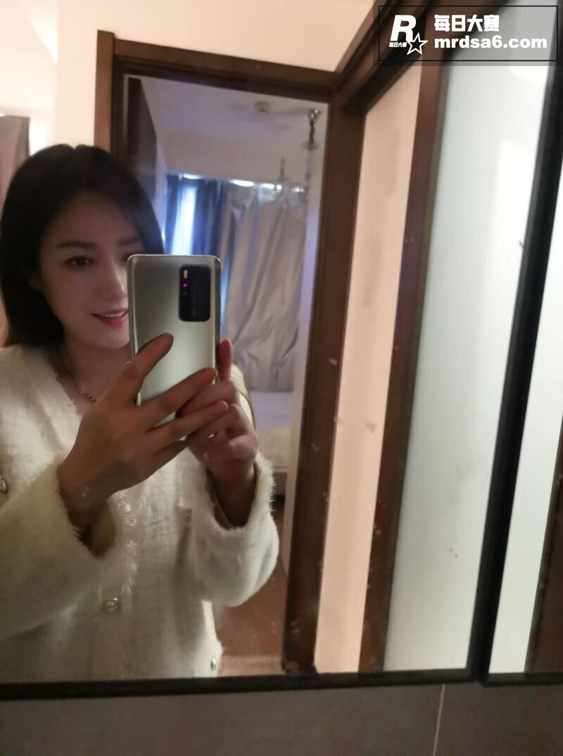 高颜值极品大奶少妇 相关图片11