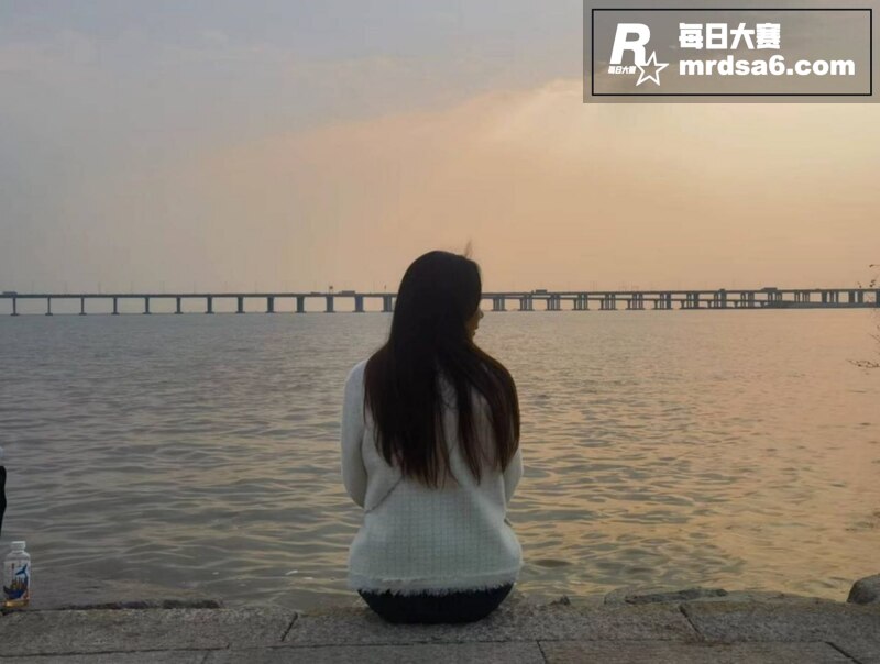 高颜值极品大奶少妇 相关图片17