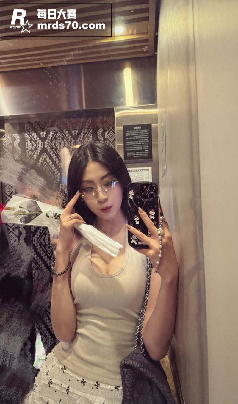山东刚结婚的反差少妇相关图片3