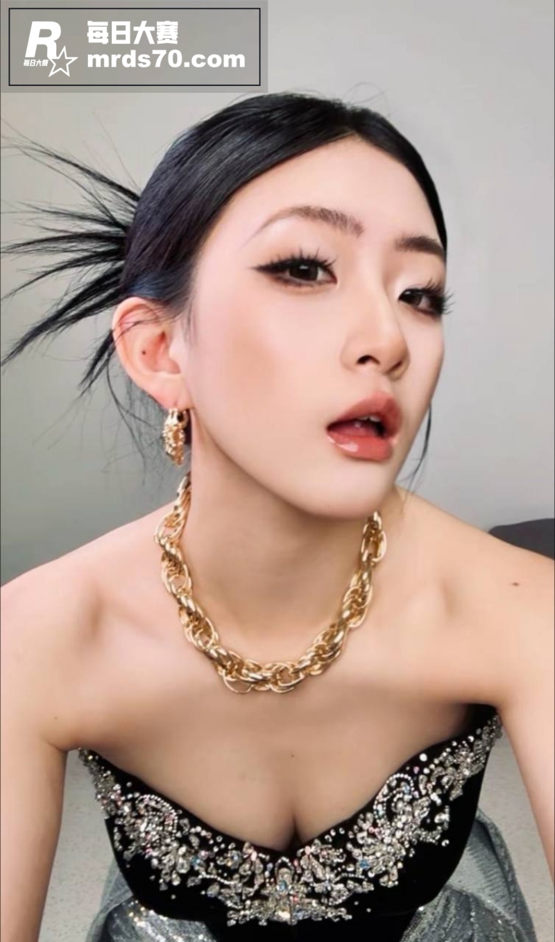 山东刚结婚的反差少妇相关图片5
