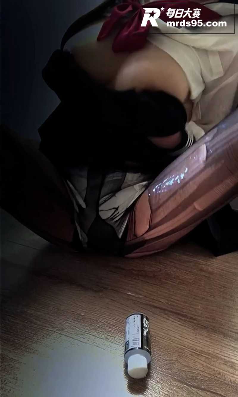 极品童颜大奶 萌汁酱相关图片10