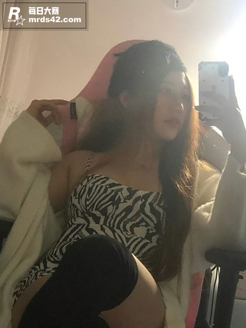 上海浦东巨乳嫩妹 张相关图片3