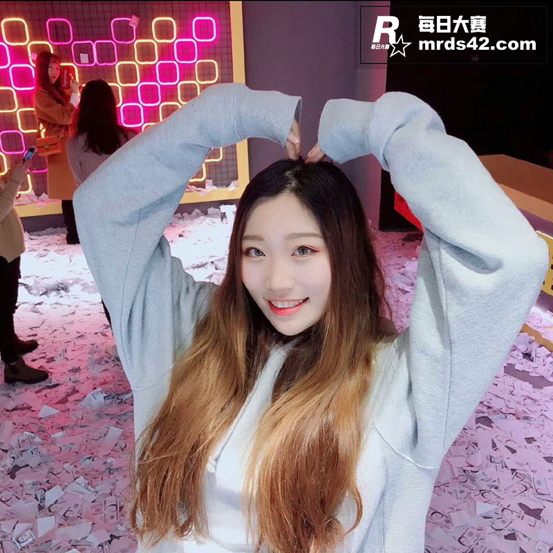 上海浦东巨乳嫩妹 张相关图片4