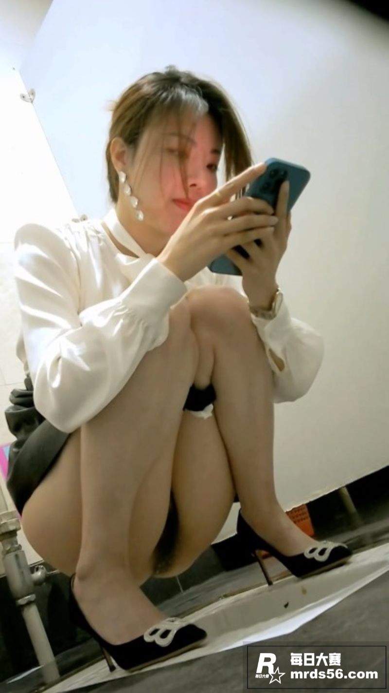 精选厕拍系列！高颜值相关图片6