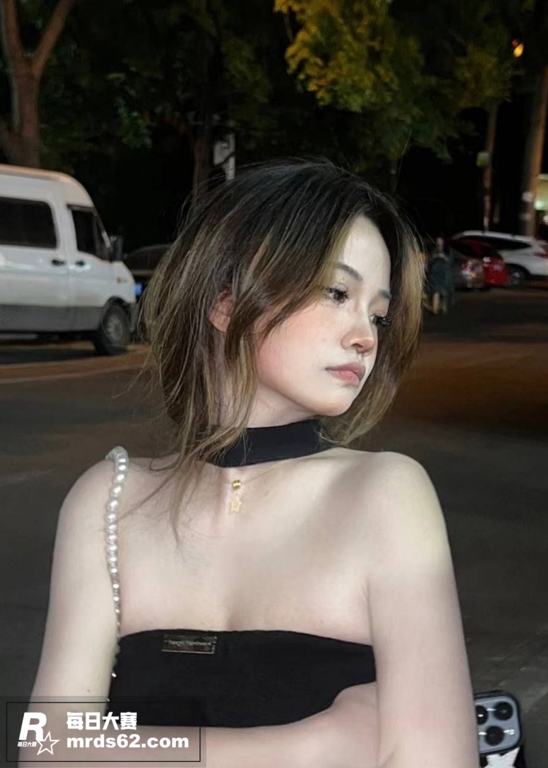 极品反差精神小妹 不相关图片2