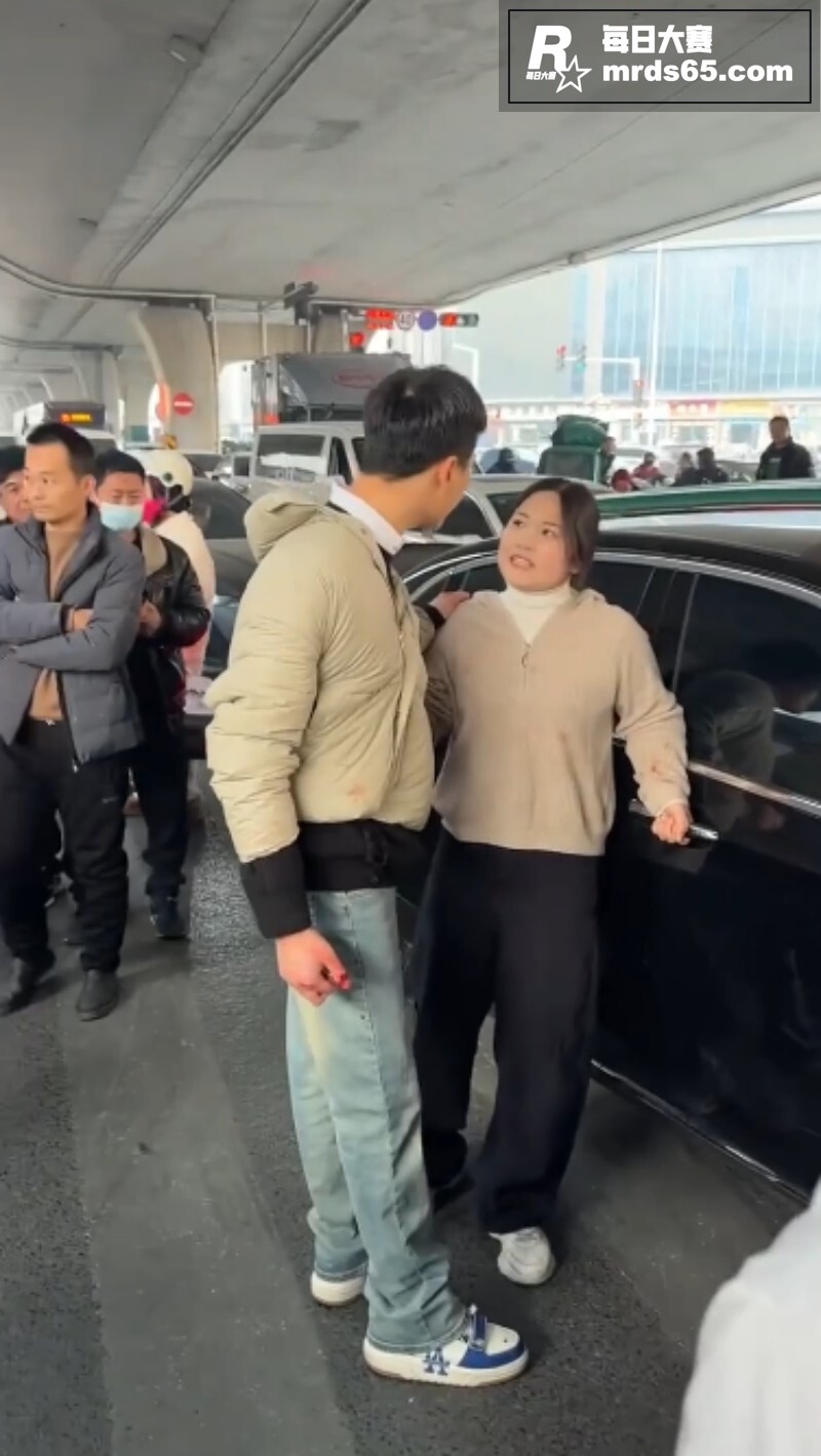 抖音热瓜！郑州渣男出相关图片10