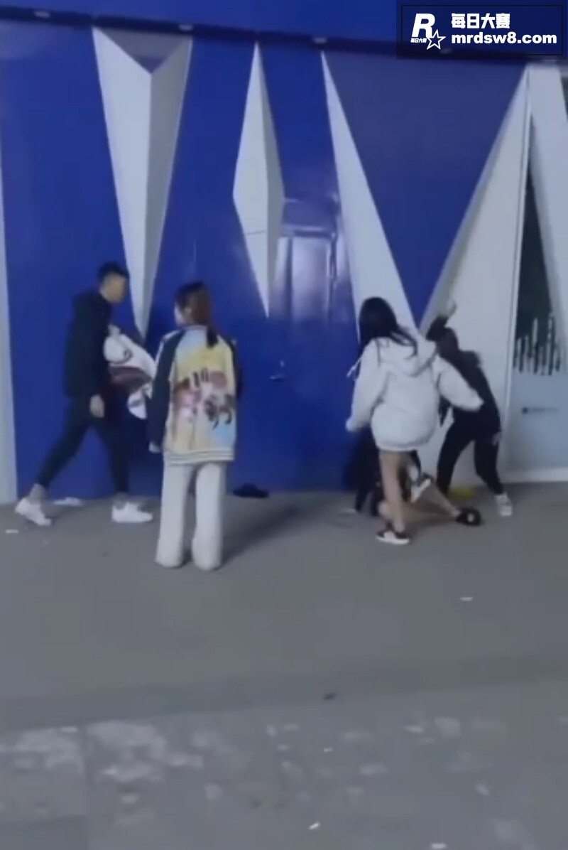 群殴现场！辽宁沈阳和相关图片1