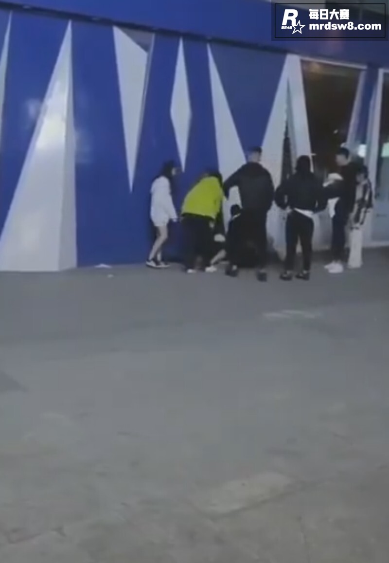 群殴现场！辽宁沈阳和相关图片2