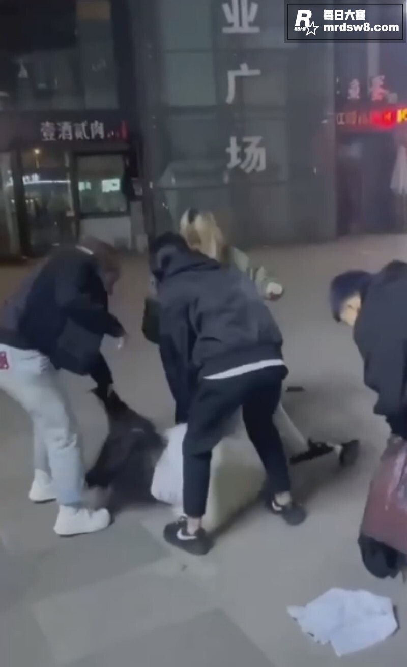 群殴现场！辽宁沈阳和相关图片4