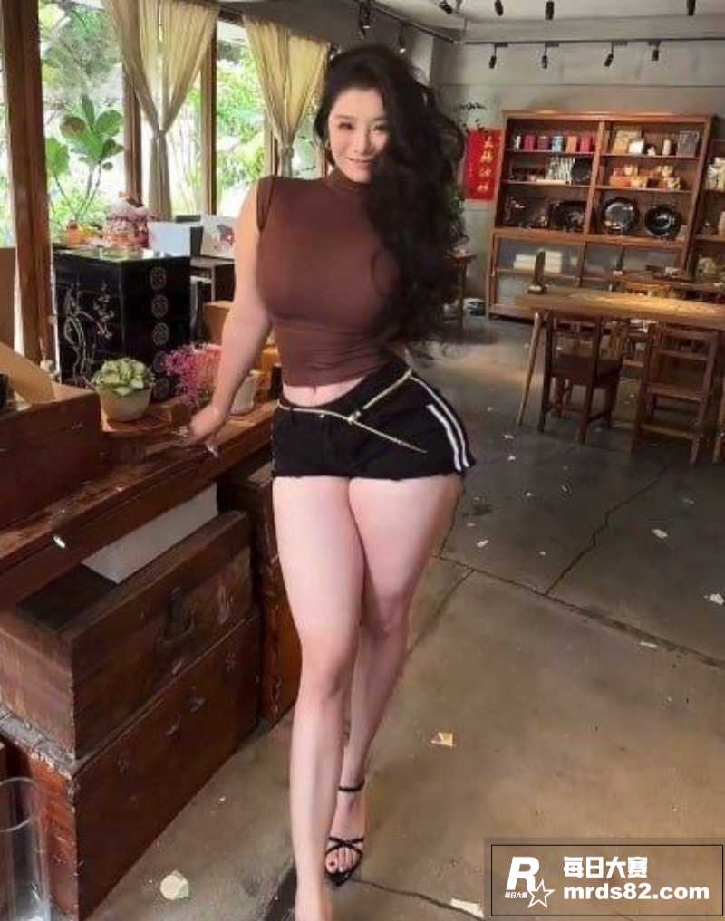 抖音巨乳肥臀网红 S相关图片2
