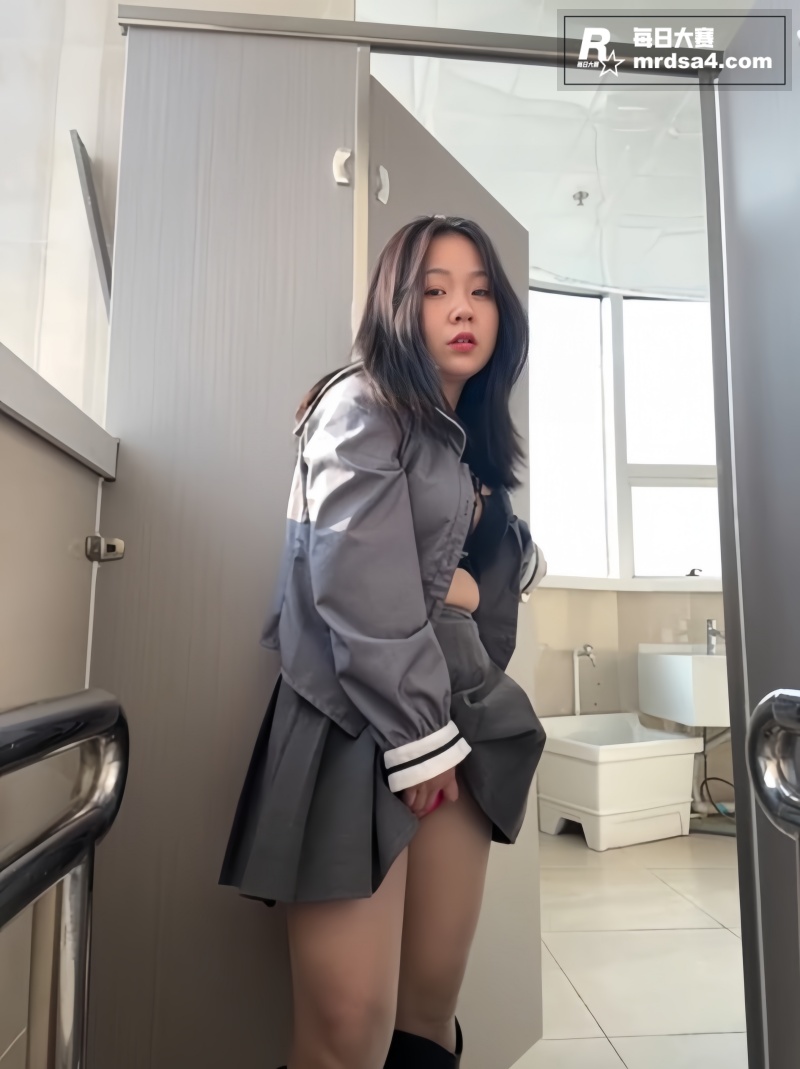ST站在校大学妹 X相关图片4