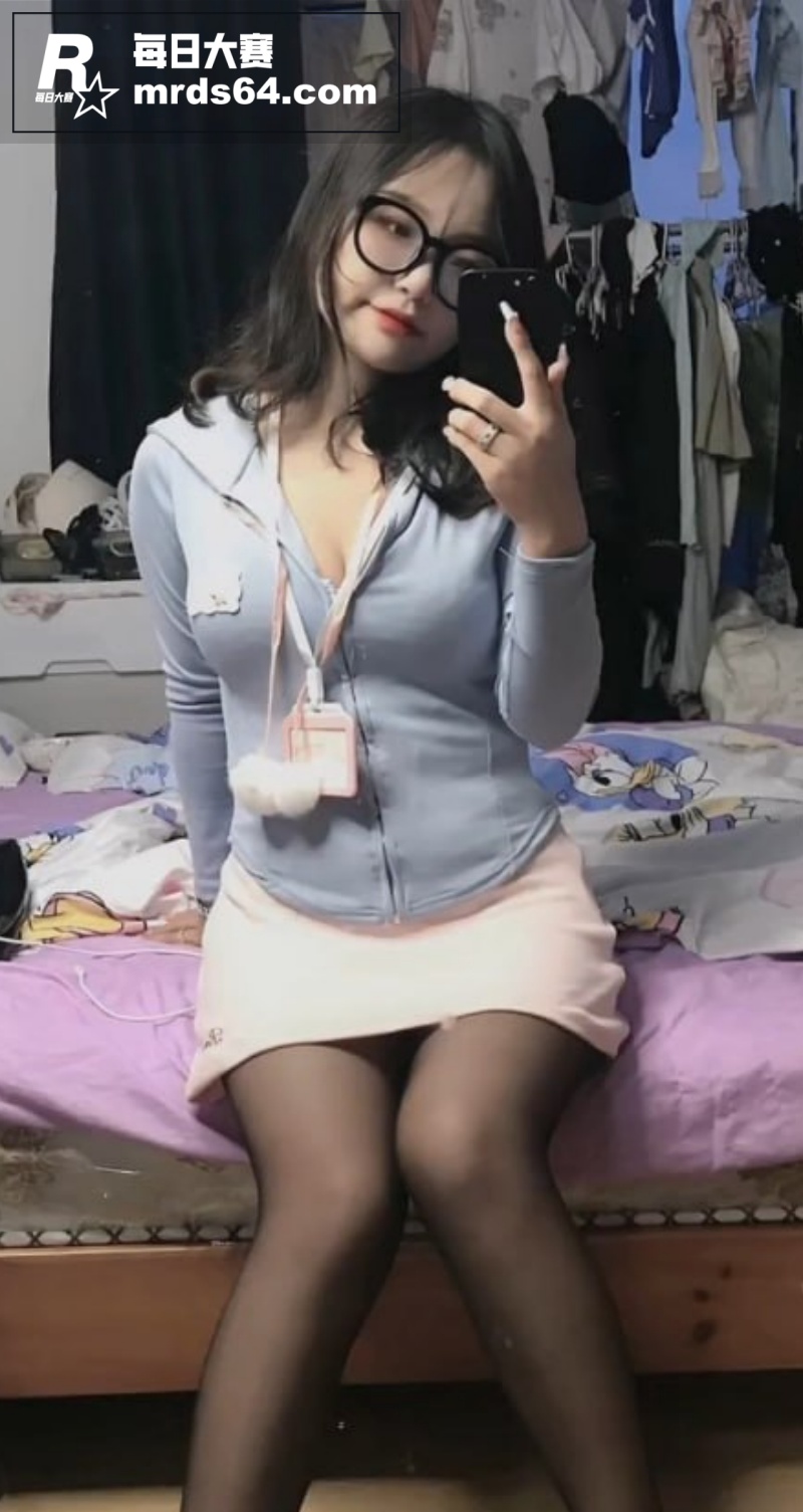 快手微胖小萝莉 周周相关图片3