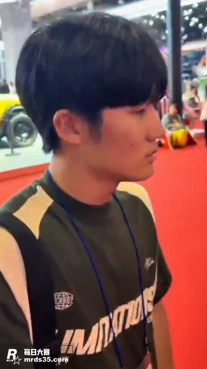 上海车展 韩国小伙偷相关图片2