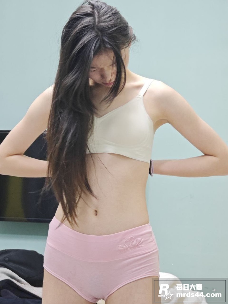 舞蹈系清纯美女私拍泄相关图片3