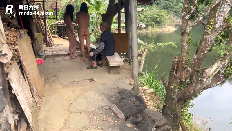 户外露出天花板女神 相关图片5