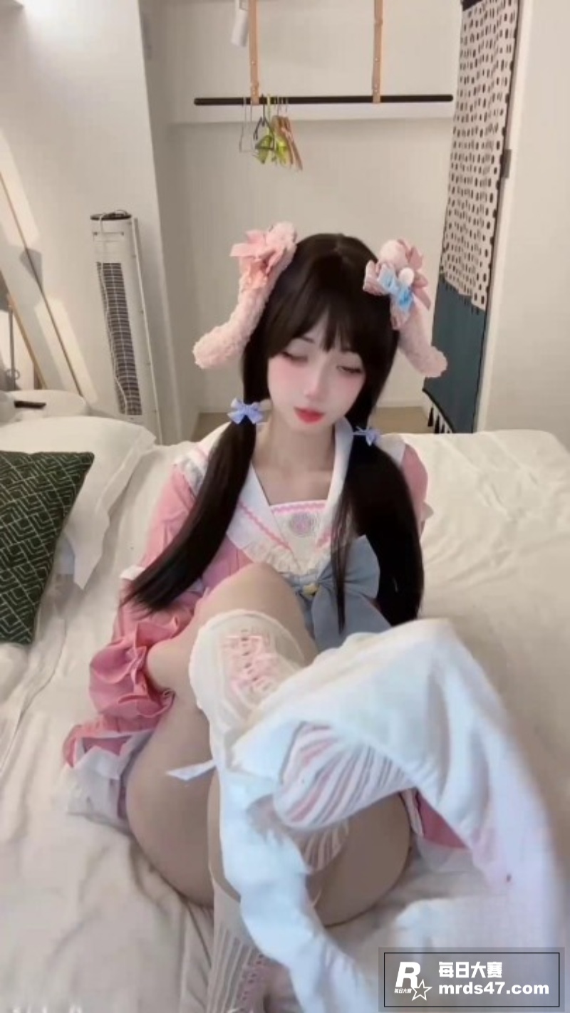 B站高颜值网红 奶芙相关图片3