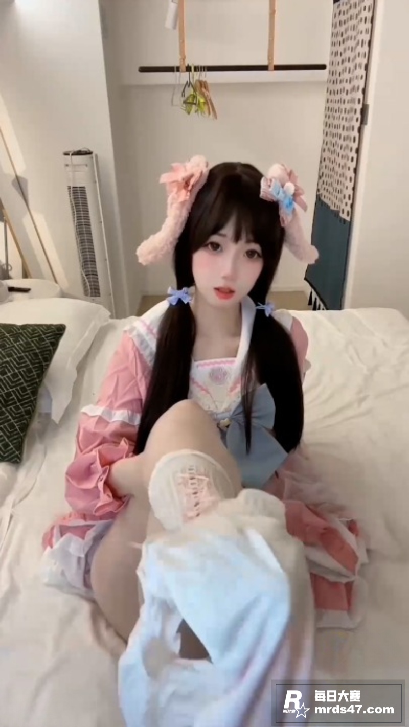 B站高颜值网红 奶芙相关图片6