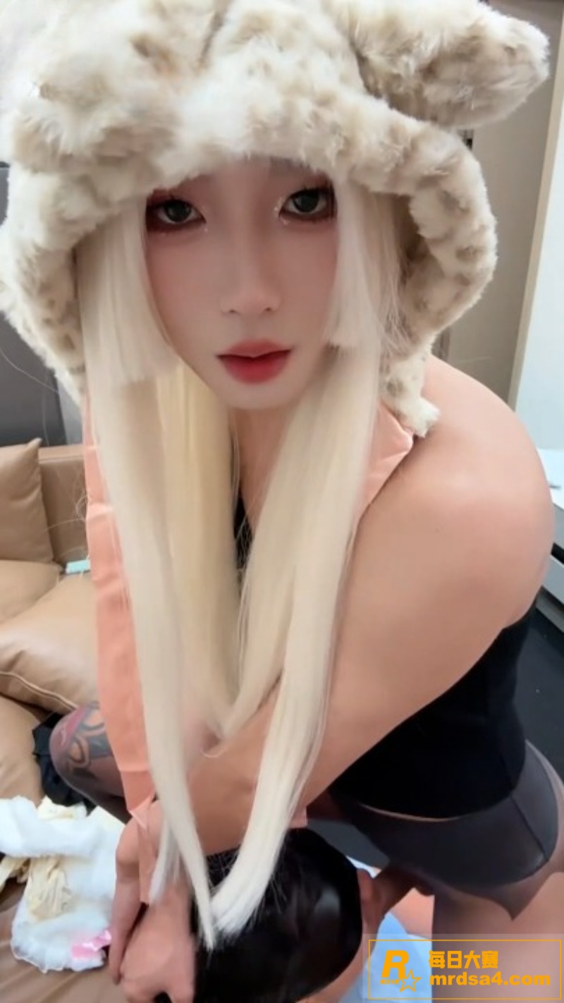 高颜白发TS伪娘 榛相关图片1