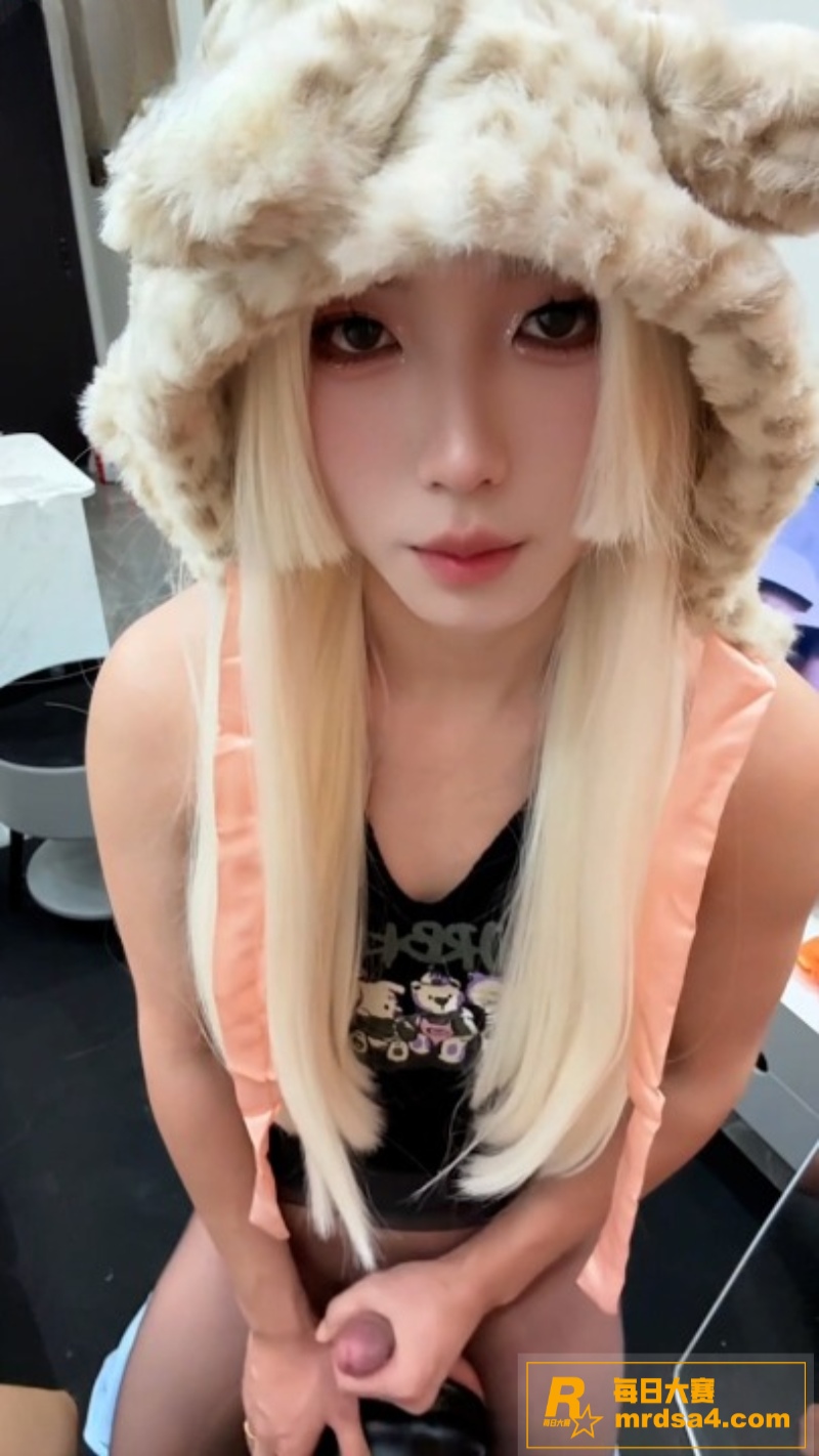 高颜白发TS伪娘 榛相关图片3