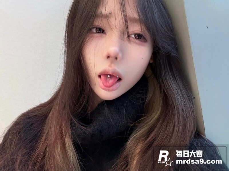 推特超高颜福利姬 小相关图片5