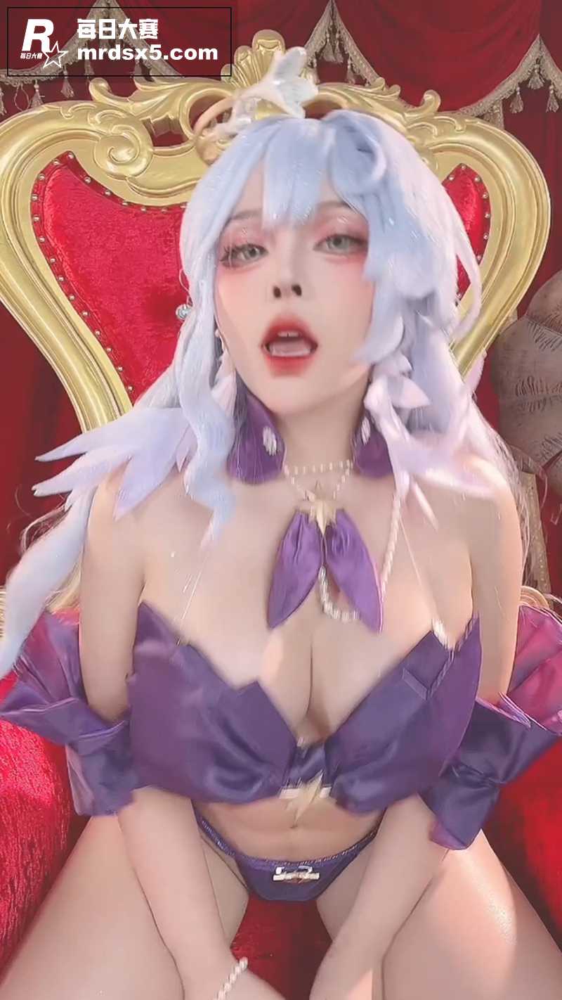 高颜值二次元女神模特相关图片12