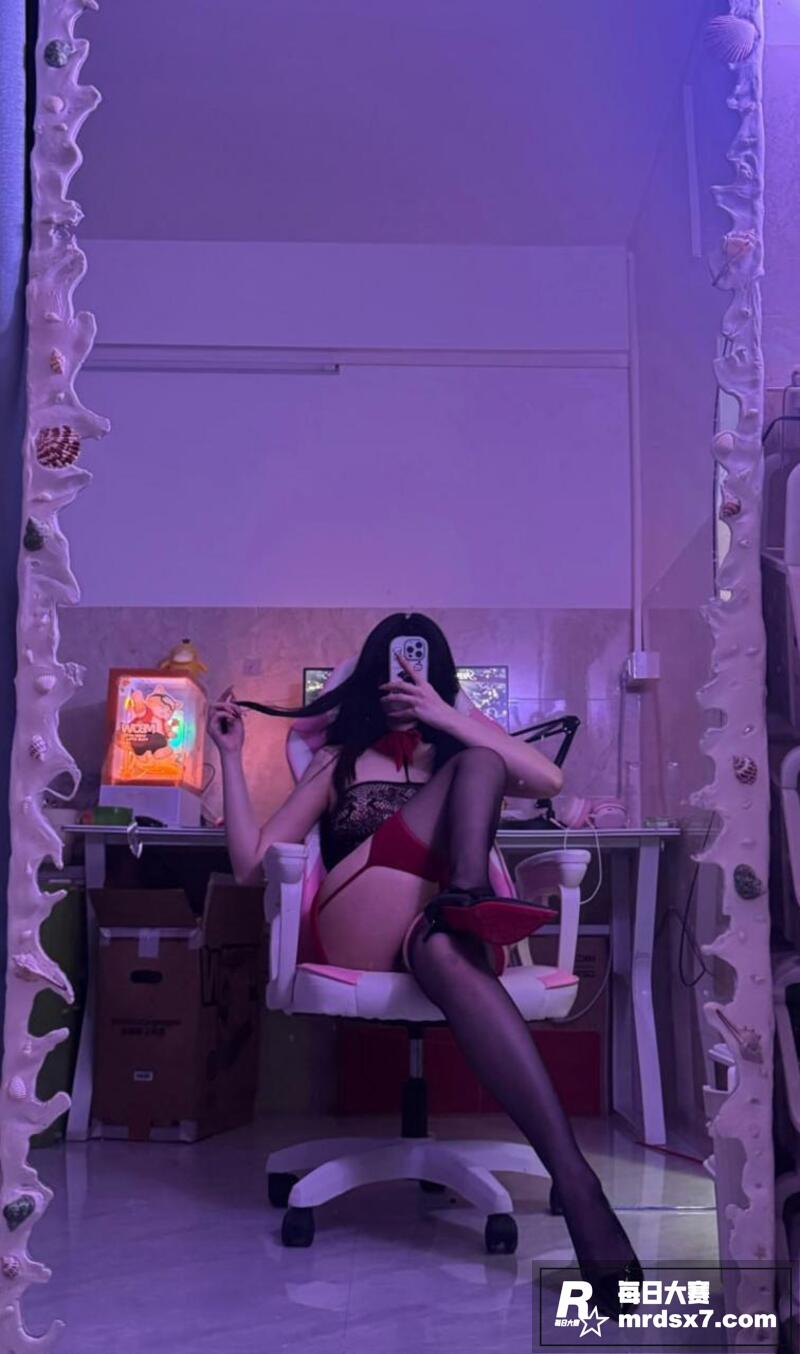 推特极品巨乳网黄 V相关图片2