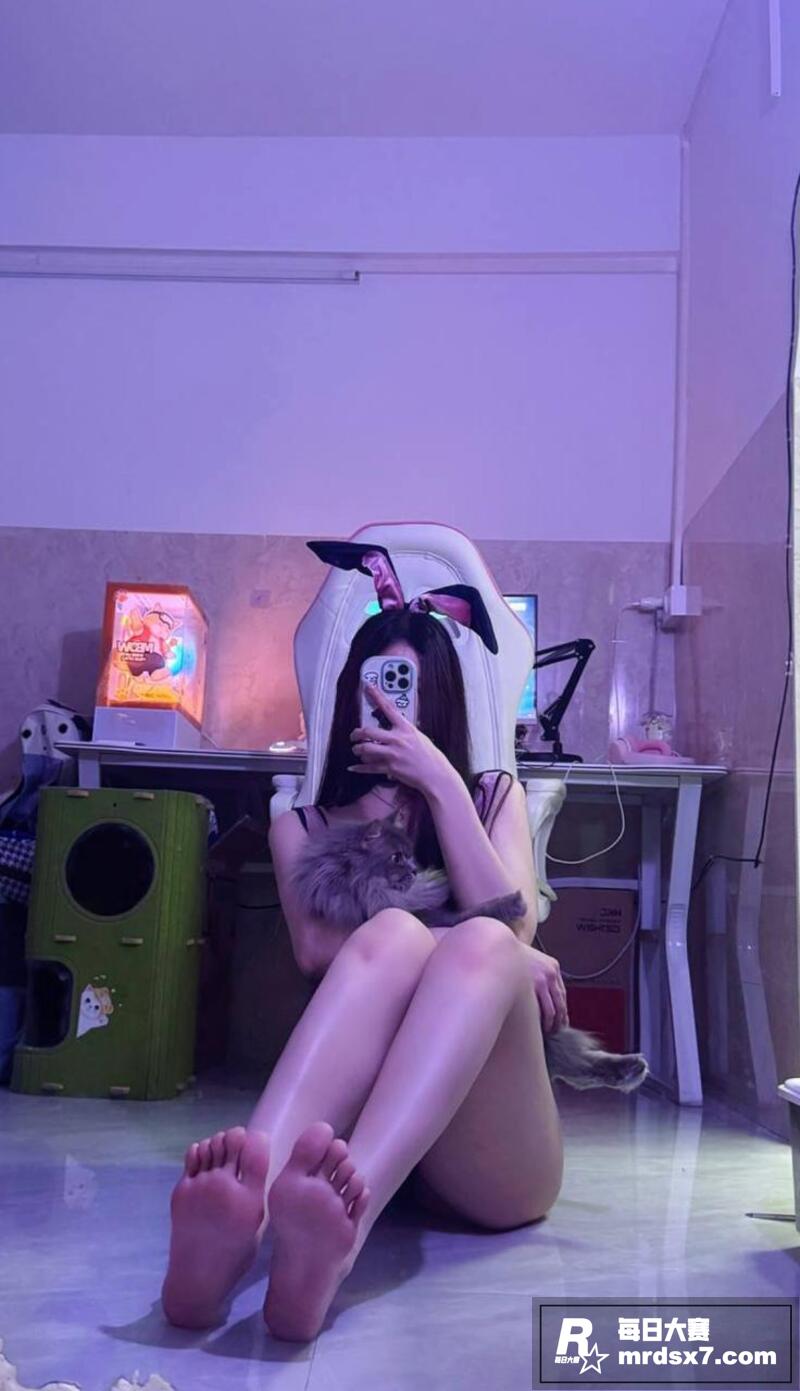 推特极品巨乳网黄 V相关图片3