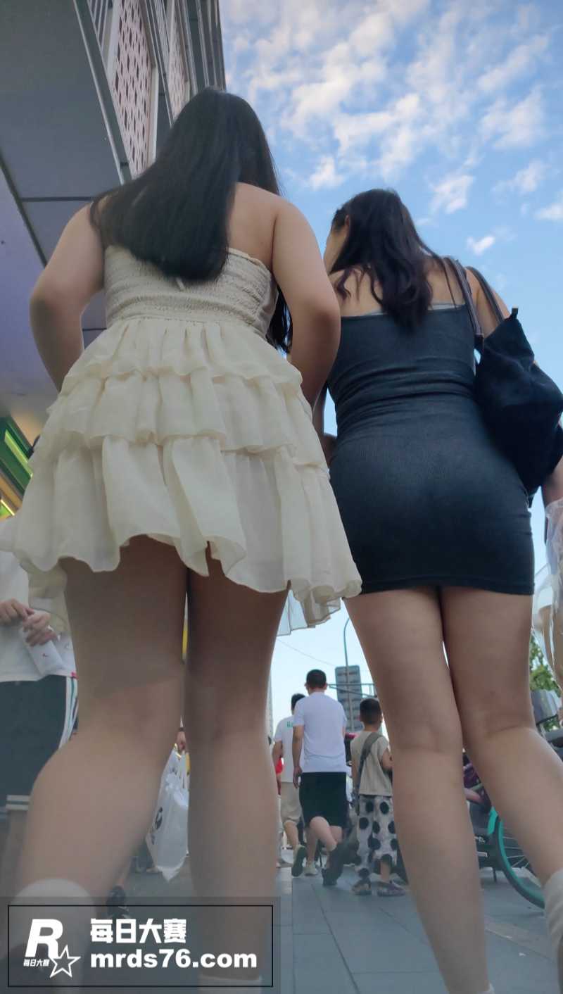 街头抄底偷拍 奶茶店相关图片2