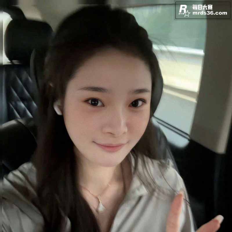 高颜值气质女神 李菲相关图片2