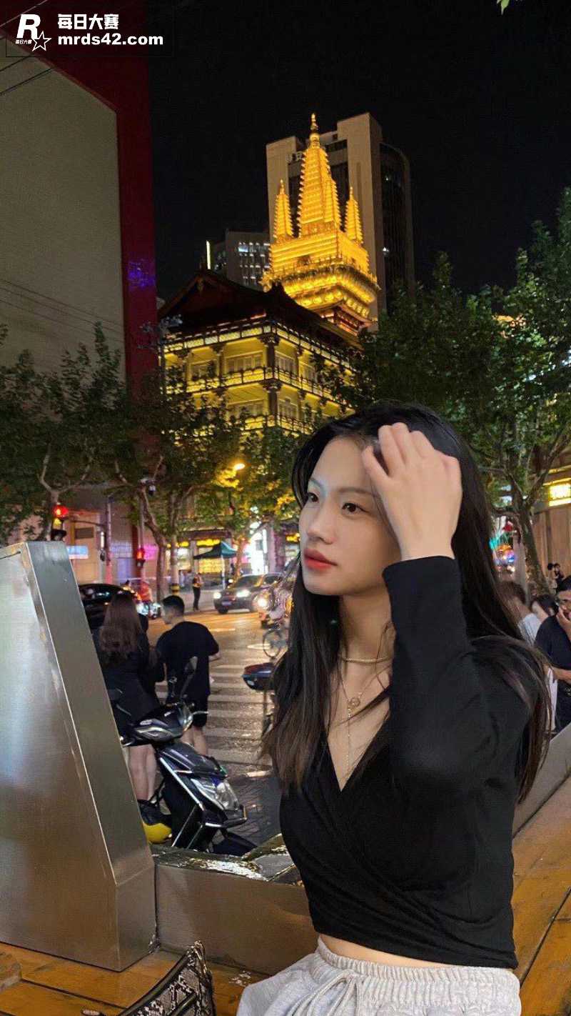 北大高颜值反差校花 相关图片5
