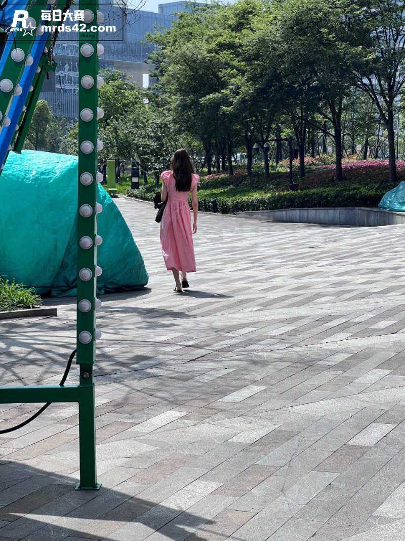 北大高颜值反差校花 相关图片9