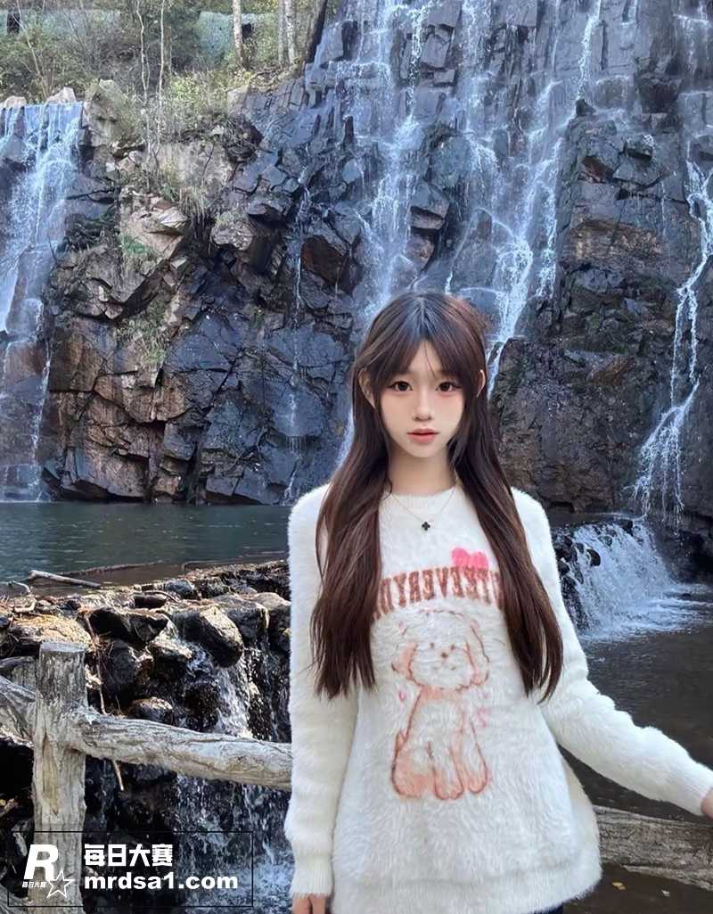 抖音高颜值符文嫩妹 相关图片3