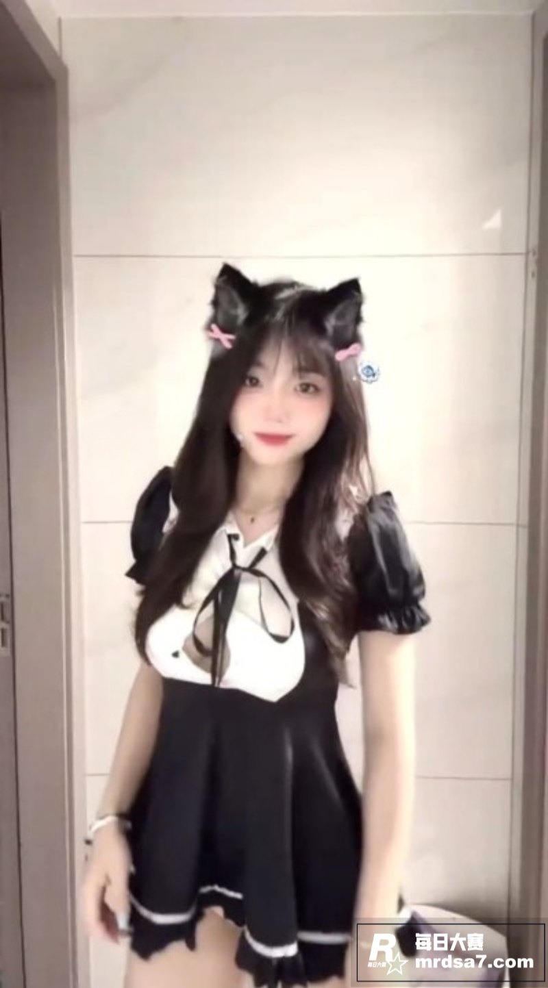 童颜巨乳清纯反差婊 相关图片4