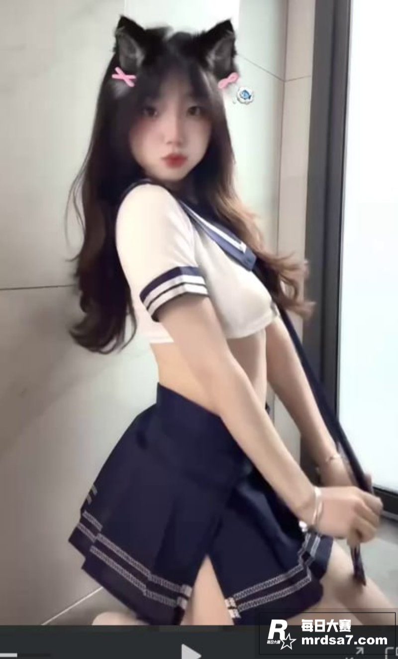 童颜巨乳清纯反差婊 相关图片6