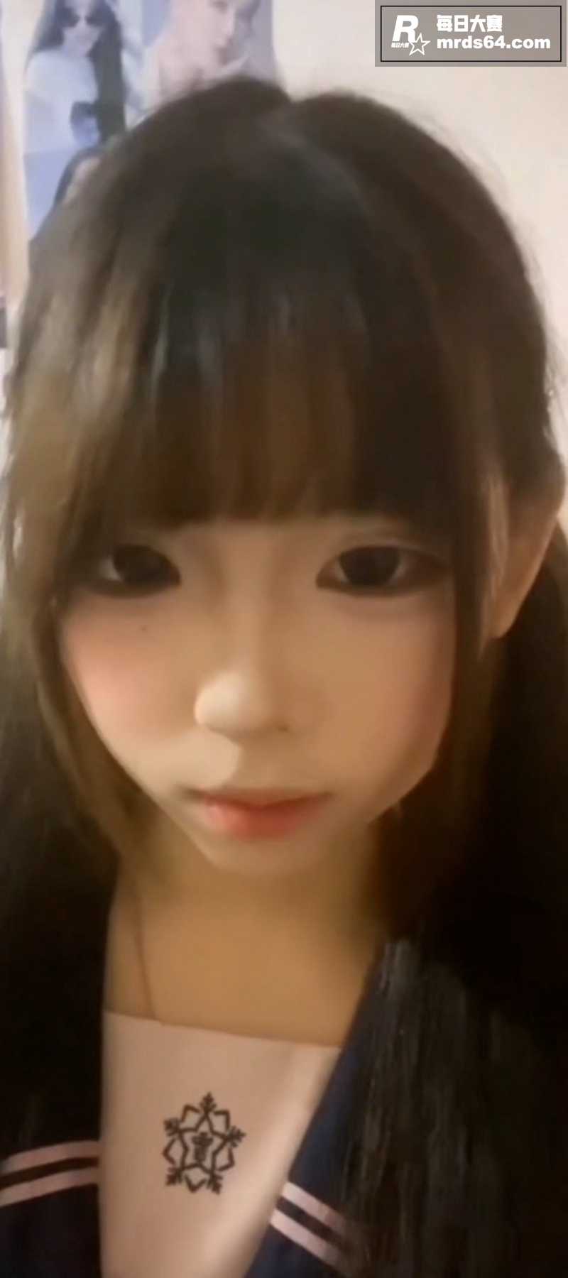 高颜值大学生JK嫩妹相关图片1