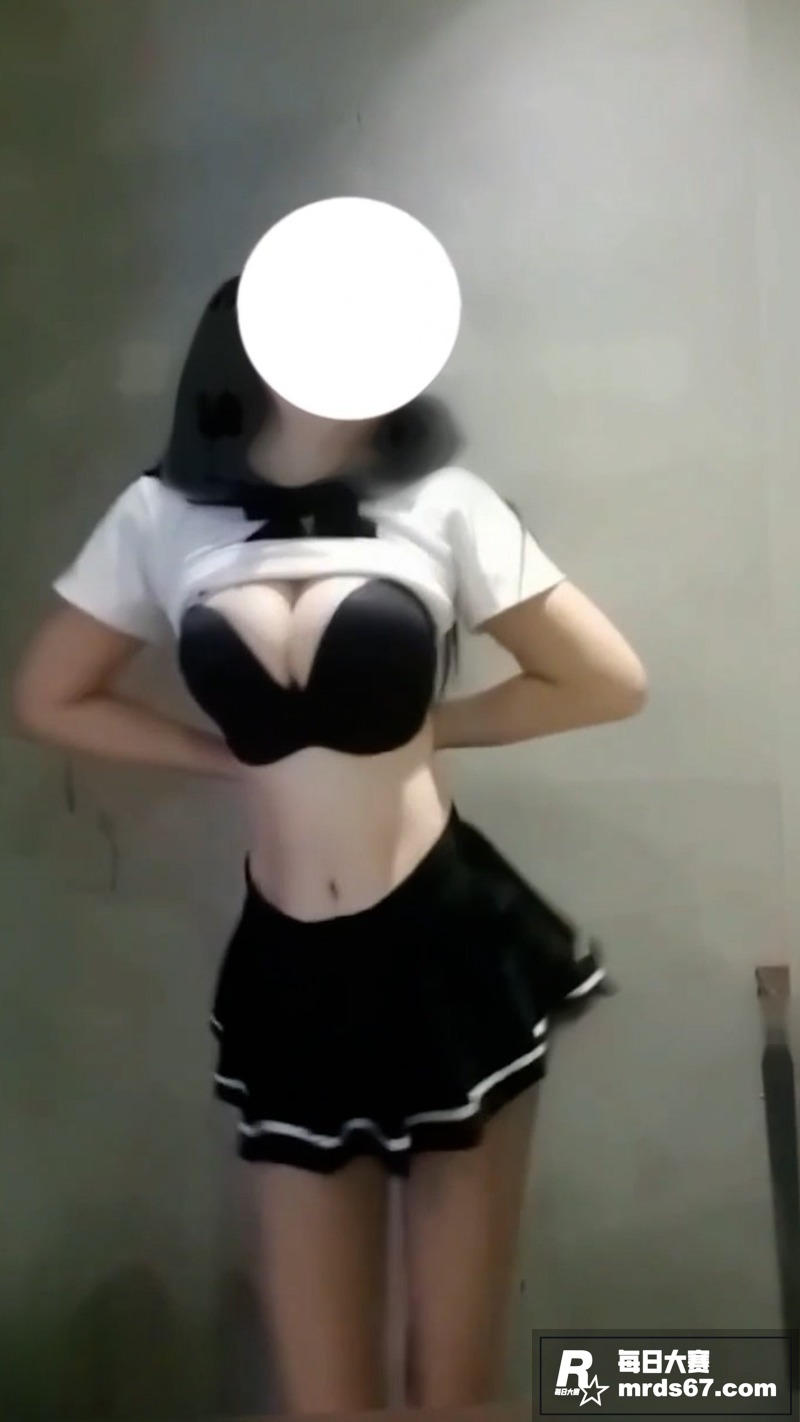 快手极品巨乳萝莉网红相关图片1