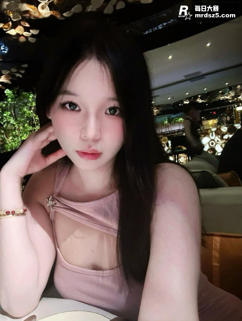 抖音高颜值巨乳网红 相关图片2